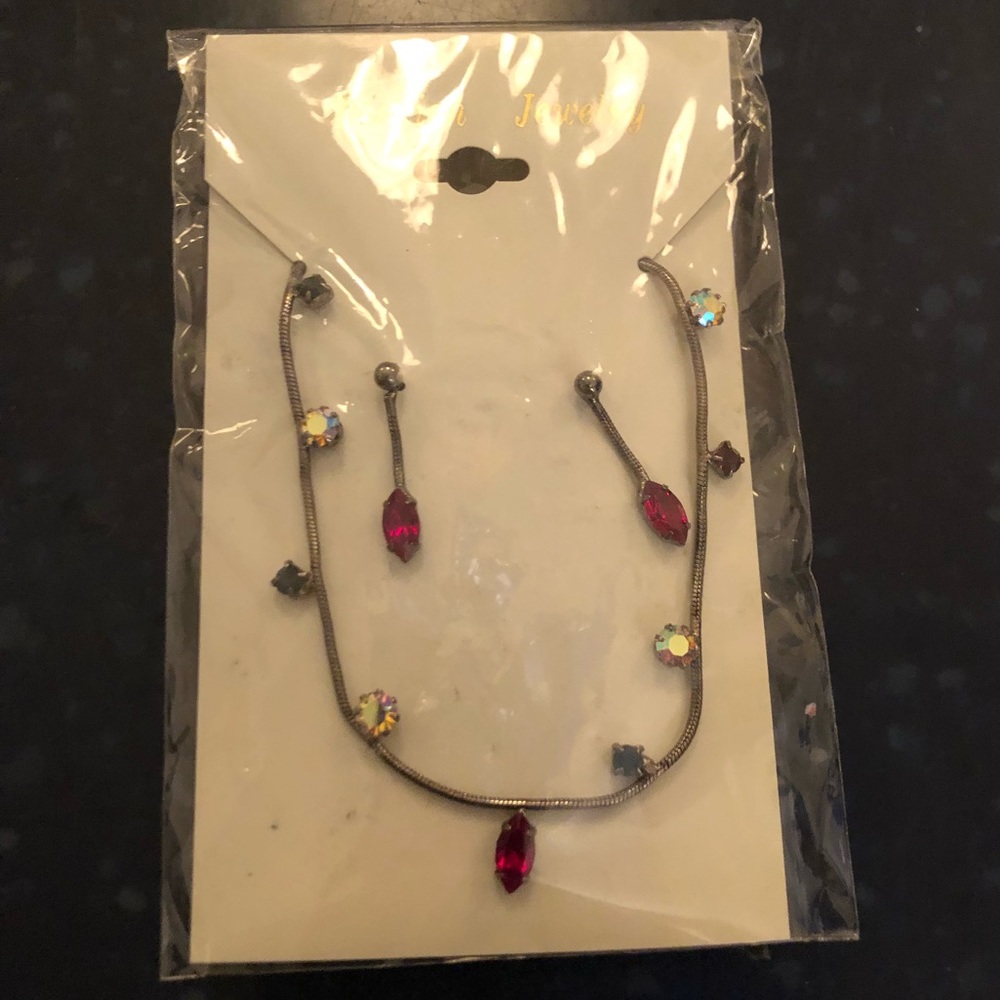 Necklace & earring set